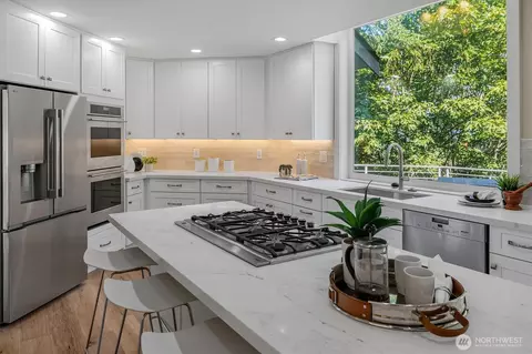 Kitchen - 17410 102nd Ave NE, Bothell, WA 98011 photo 3 of 4