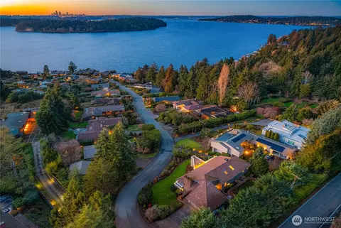 7580 SE 71st St, Mercer Island, WA 98040