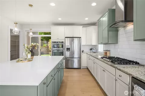 Kitchen - 14517 99th Ave NE, Bothell, WA 98011 photo 2 of 5