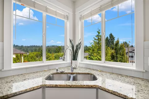 Kitchen - 14517 99th Ave NE, Bothell, WA 98011 photo 4 of 5