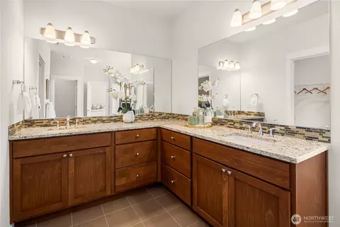 Bath - 14517 99th Ave NE, Bothell, WA 98011 photo 2 of 5
