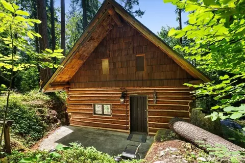 25525 SE Tiger Mountain Rd, Issaquah, WA 98027