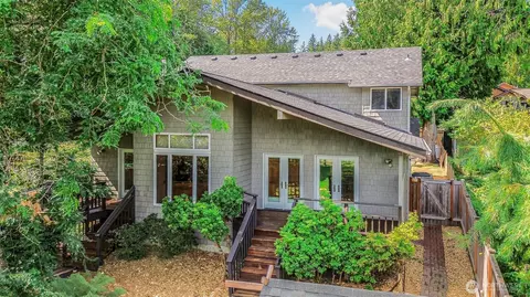 18404 W Spring Lake Dr SE, Renton, WA 98058
