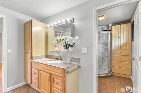 Bath - 8602 Shadow Wood Dr, Everett, WA 98208 photo 1 of 3
