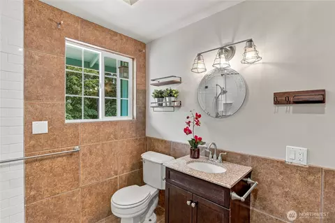 Bath - 8602 Shadow Wood Dr, Everett, WA 98208 photo 3 of 3