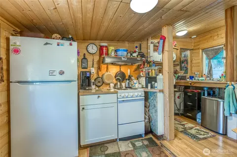 Kitchen - 82 Spruce St, Eastsound, WA 98245 photo 3 of 3