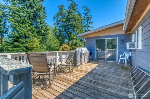 Exterior - 82 Spruce St, Eastsound, WA 98245 photo 2 of 6
