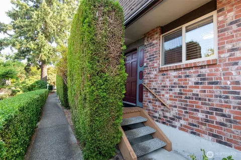 5229 188th St SW #12, Lynnwood, WA 98037