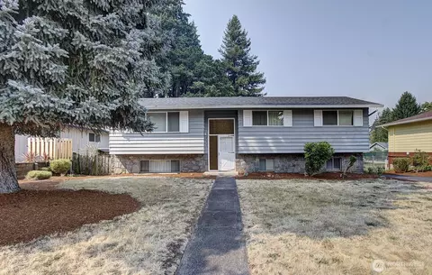 402 NW 69th St, Vancouver, WA 98665