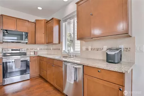 Kitchen - 4019 202nd St E, Spanaway, WA 98387 photo 3 of 4