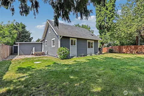 Exterior - 14918 75th Street Ct E, Sumner, WA 98390 photo 5 of 8