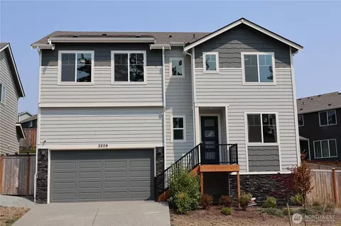 2209 SW Putnam Dr, Oak Harbor, WA 98277