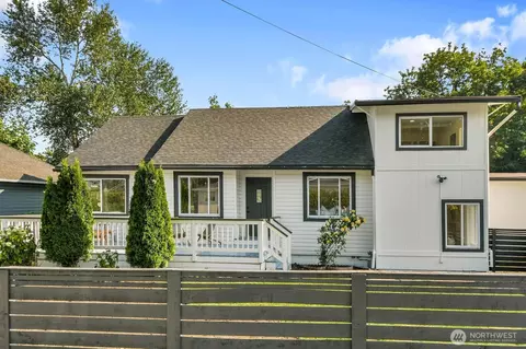 305 NW 7th St, Renton, WA 98057