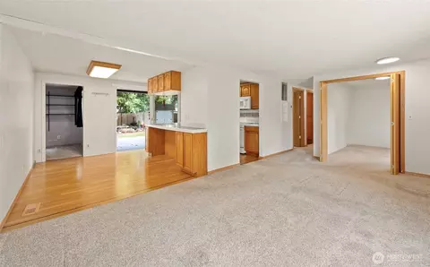 Living - 13611 62nd Ave SE, Everett, WA 98208 photo 4 of 4