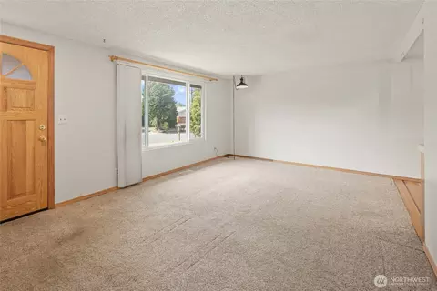 Living - 13611 62nd Ave SE, Everett, WA 98208 photo 1 of 4