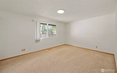 Bedroom - 13611 62nd Ave SE, Everett, WA 98208 photo 5 of 6