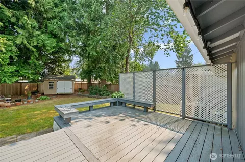 Exterior - 13611 62nd Ave SE, Everett, WA 98208 photo 7 of 8