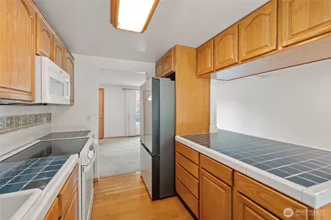 Kitchen - 13611 62nd Ave SE, Everett, WA 98208 photo 2 of 3