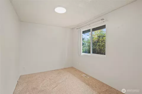 Bedroom - 13611 62nd Ave SE, Everett, WA 98208 photo 1 of 6
