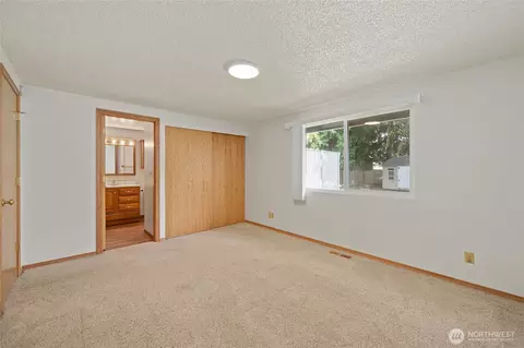 Bedroom - 13611 62nd Ave SE, Everett, WA 98208 photo 4 of 6