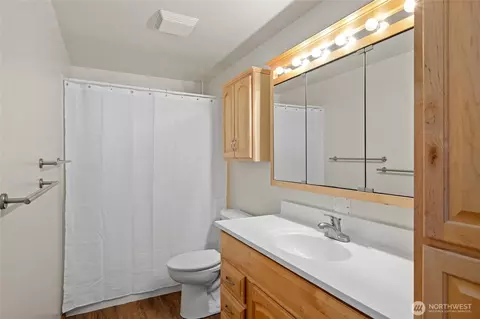 Bath - 13611 62nd Ave SE, Everett, WA 98208 photo 1 of 2