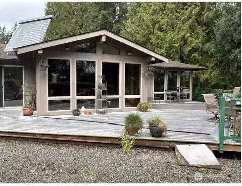 16518 NE 2nd Pl, Bellevue, WA 98008