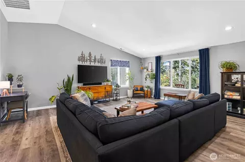 Living - 210 Echo Ln, Longview, WA 98632 photo 3 of 3