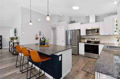 Kitchen - 210 Echo Ln, Longview, WA 98632 photo 1 of 2