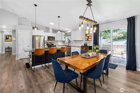 Dining - 210 Echo Ln, Longview, WA 98632 photo 1 of 2