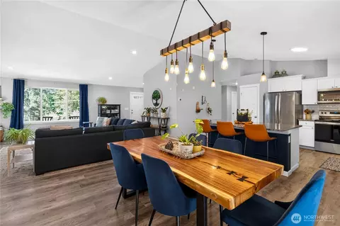 Dining - 210 Echo Ln, Longview, WA 98632 photo 2 of 2