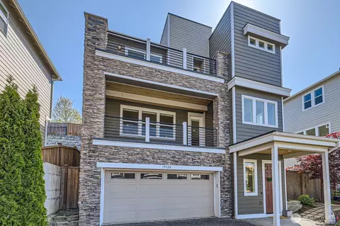 19524 81st Pl NE, Kenmore, WA 98028