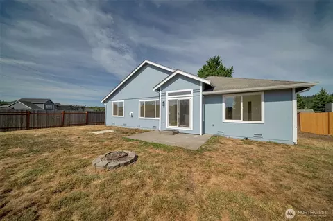 Exterior - 304 Eldredge Ct NW, Orting, WA 98360 photo 4 of 7