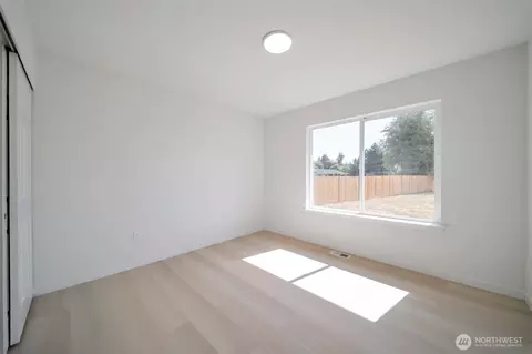 Bedroom - 304 Eldredge Ct NW, Orting, WA 98360 photo 3 of 6