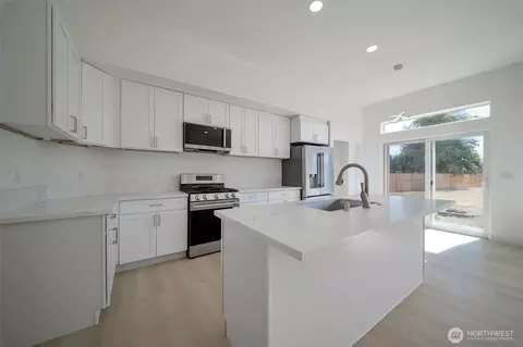 Kitchen - 304 Eldredge Ct NW, Orting, WA 98360 photo 1 of 3