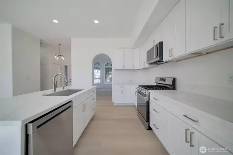 Kitchen - 304 Eldredge Ct NW, Orting, WA 98360 photo 3 of 3