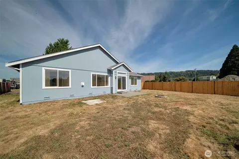 Exterior - 304 Eldredge Ct NW, Orting, WA 98360 photo 6 of 7