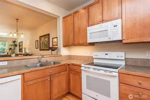 Kitchen - 101 Snapdragon Ln, Sequim, WA 98382 photo 2 of 3