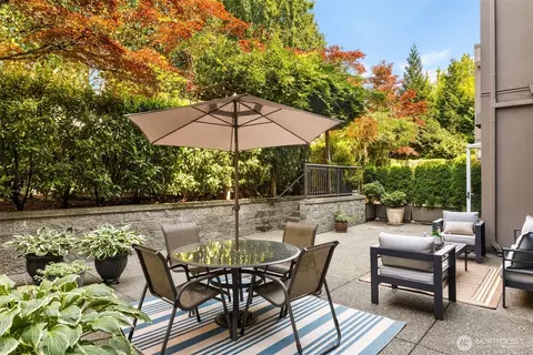 615 6th St #107, Kirkland, WA 98033