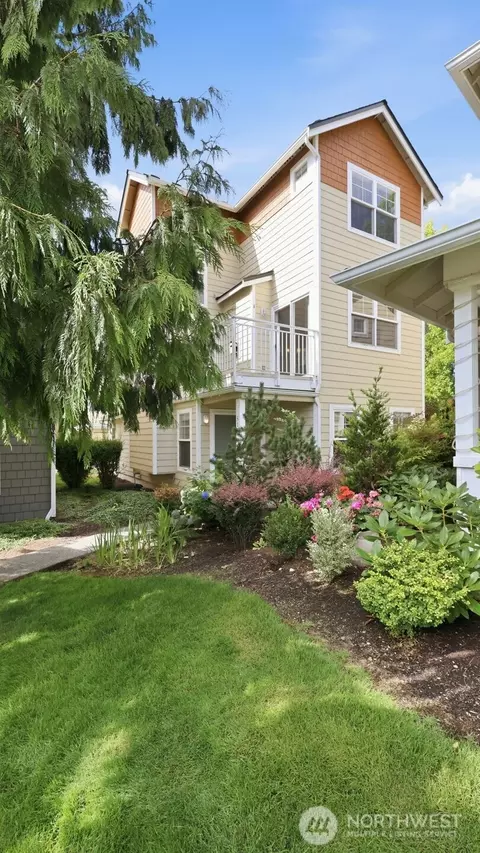 515 225th Pl NE #33, Sammamish, WA 98074