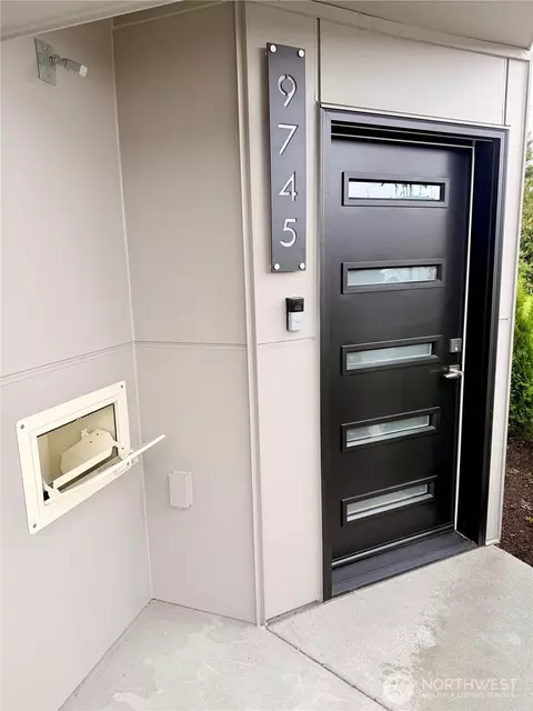 Entry Way - 9725 4th Ave W, Everett, WA 98204 photo 1 of 2