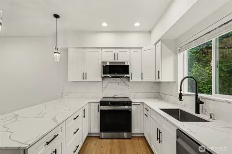 Kitchen - 9725 4th Ave W, Everett, WA 98204 photo 2 of 3