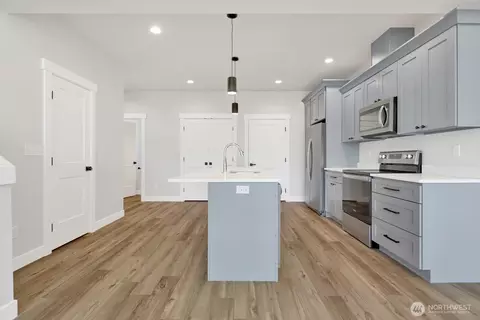 Kitchen - 517 Colton Ln, Everson, WA 98247 photo 1 of 7