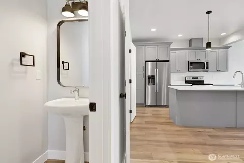 Entry Way - 517 Colton Ln, Everson, WA 98247 photo 2 of 2