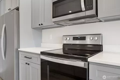 Kitchen - 517 Colton Ln, Everson, WA 98247 photo 3 of 7