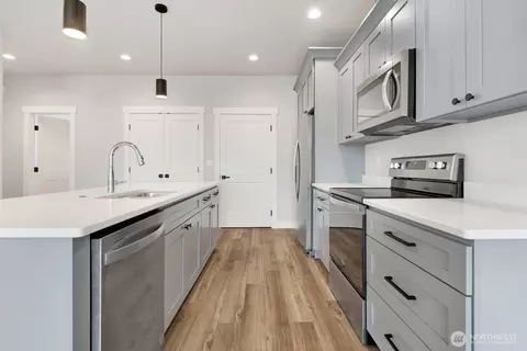 Kitchen - 517 Colton Ln, Everson, WA 98247 photo 2 of 7