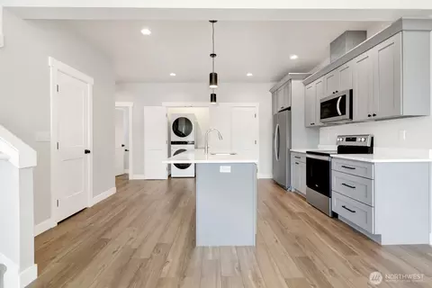 Kitchen - 517 Colton Ln, Everson, WA 98247 photo 7 of 7