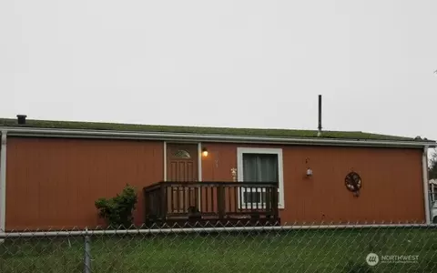 6709 E Polk Ave, Port Orchard, WA 98366