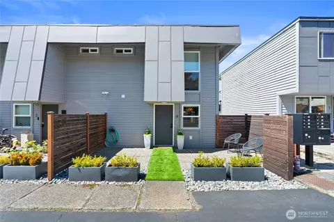 10112 NE 68th St NE #4, Kirkland, WA 98033
