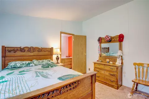 Bedroom - 8840 Haystack Rd, Concrete, WA 98237 photo 2 of 2