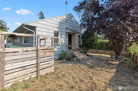 1530 N Wycoff Ave, Bremerton, WA 98312